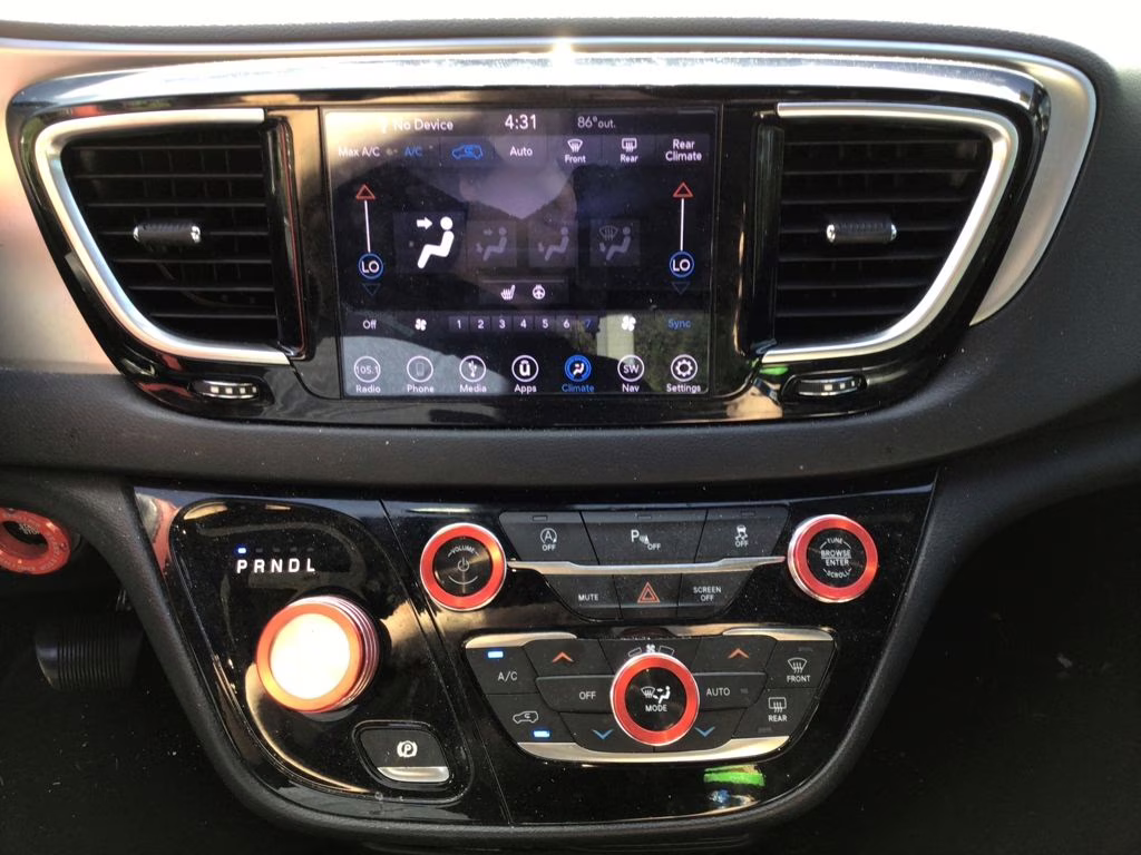 2019 Bright White Clearcoat Chrysler Pacifica Touring L Plus FWD Van