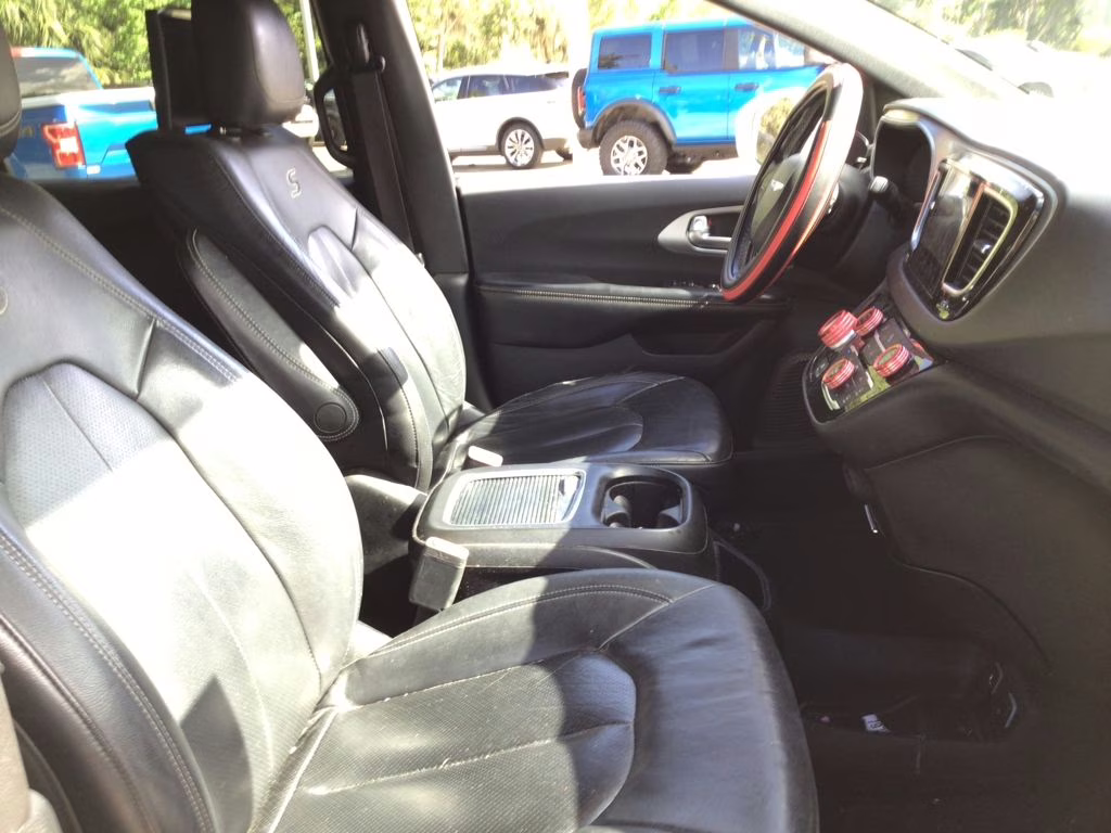 2019 Bright White Clearcoat Chrysler Pacifica Touring L Plus FWD Van