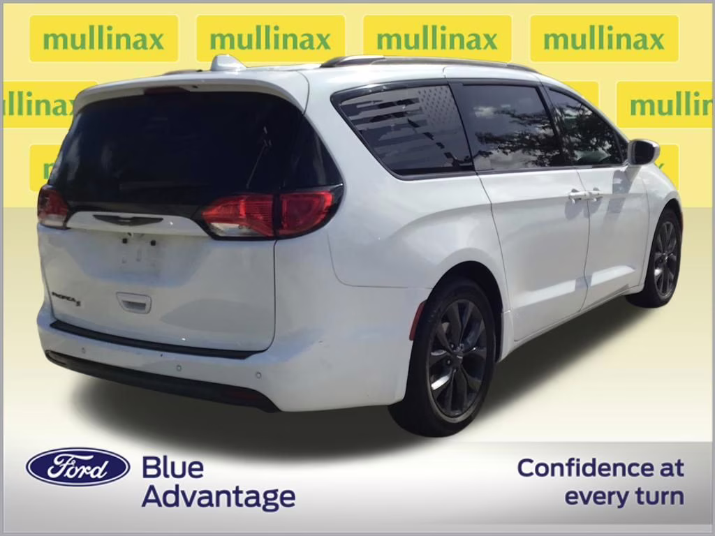 2019 Bright White Clearcoat Chrysler Pacifica Touring L Plus FWD Van