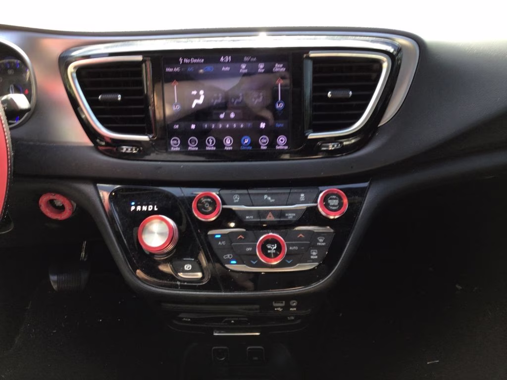 2019 Bright White Clearcoat Chrysler Pacifica Touring L Plus FWD Van