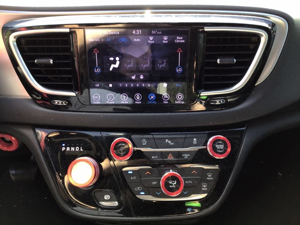 2019 Bright White Clearcoat Chrysler Pacifica Touring L Plus FWD Van