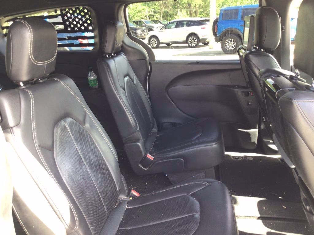 2019 Bright White Clearcoat Chrysler Pacifica Touring L Plus FWD Van