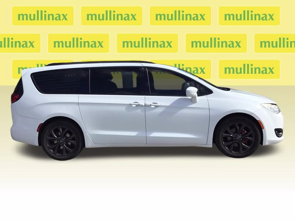 2019 Bright White Clearcoat Chrysler Pacifica Touring L Plus FWD Van