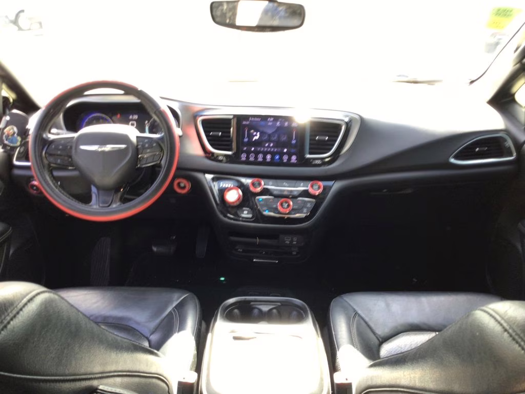 2019 Bright White Clearcoat Chrysler Pacifica Touring L Plus FWD Van