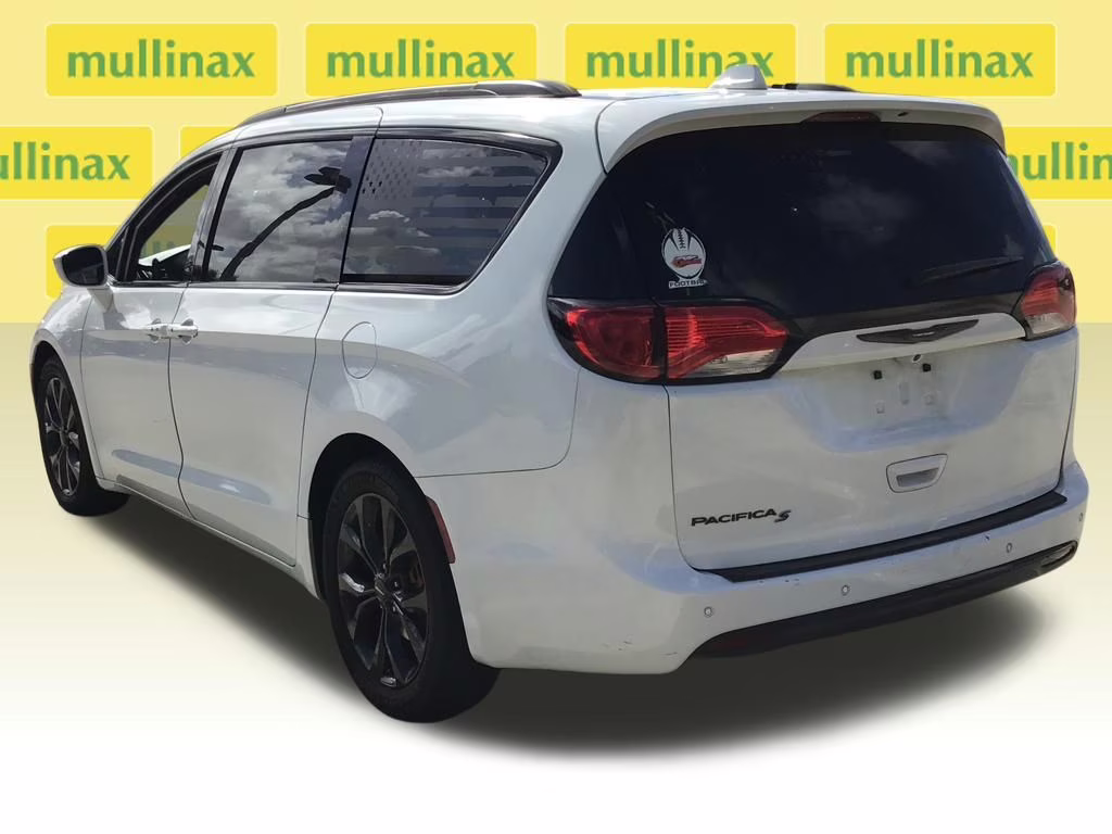 2019 Bright White Clearcoat Chrysler Pacifica Touring L Plus FWD Van