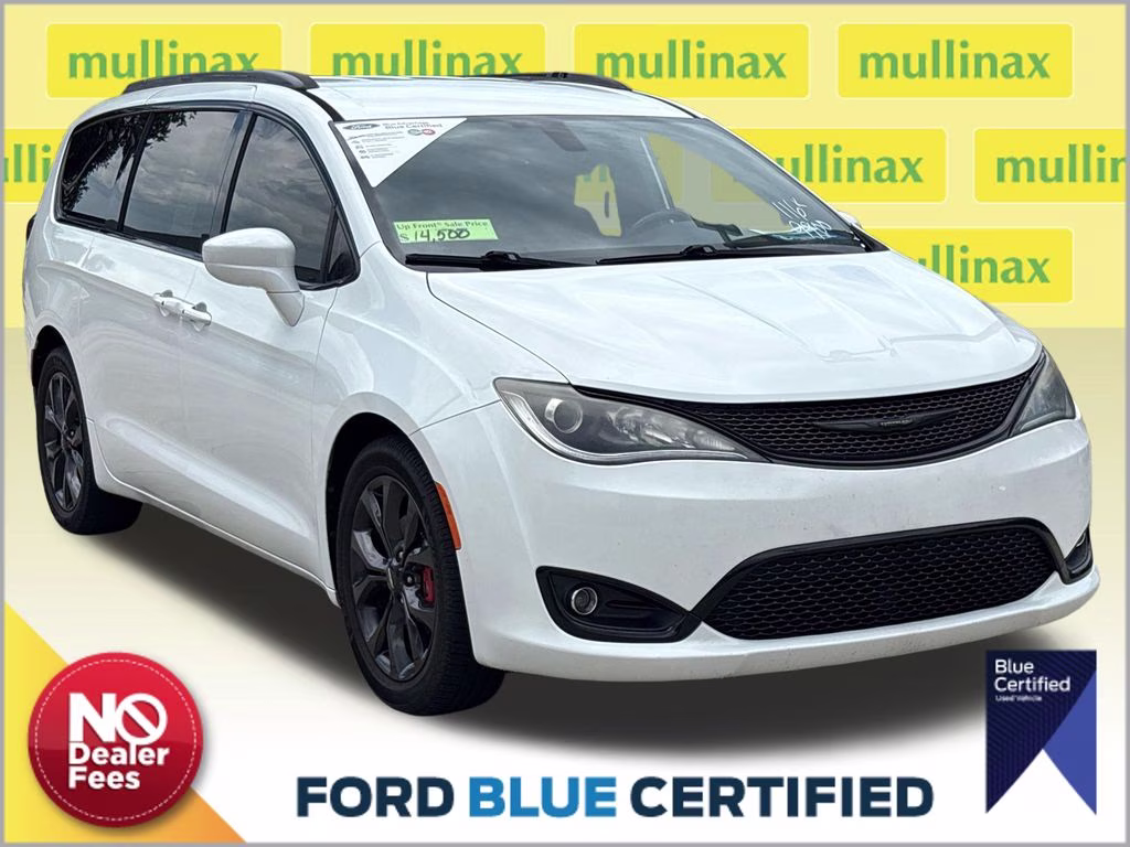 2019 Bright White Clearcoat Chrysler Pacifica Touring L Plus FWD Van
