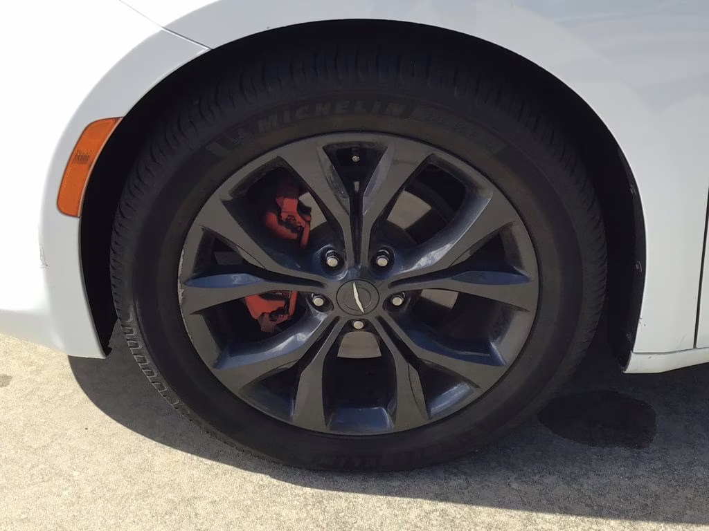 2019 Bright White Clearcoat Chrysler Pacifica Touring L Plus FWD Van