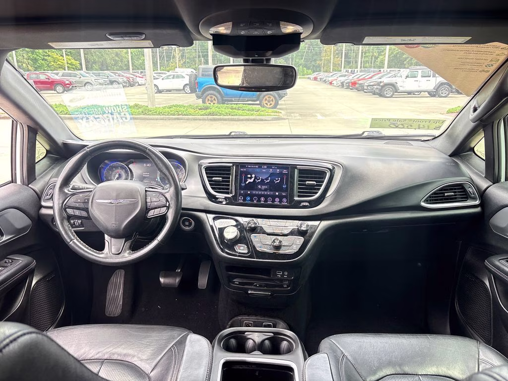 2019 Bright White Clearcoat Chrysler Pacifica Touring L Plus FWD Van
