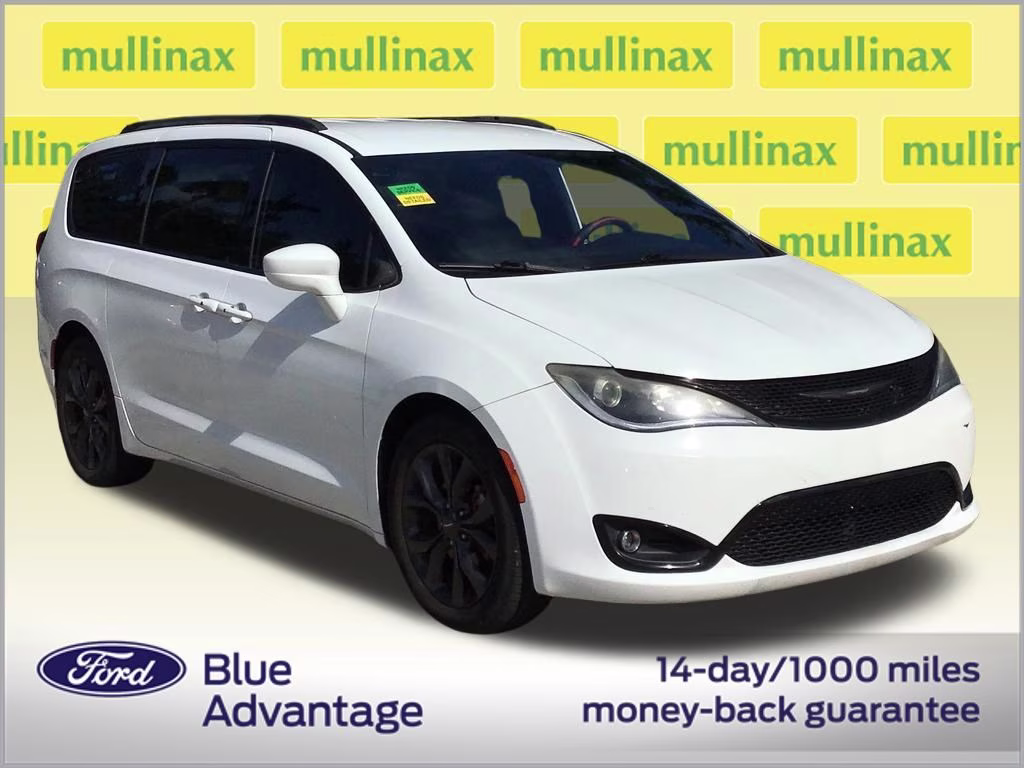 2019 Bright White Clearcoat Chrysler Pacifica Touring L Plus FWD Van