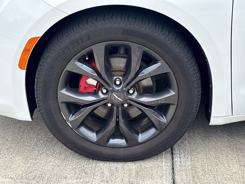 2019 Bright White Clearcoat Chrysler Pacifica Touring L Plus FWD Van