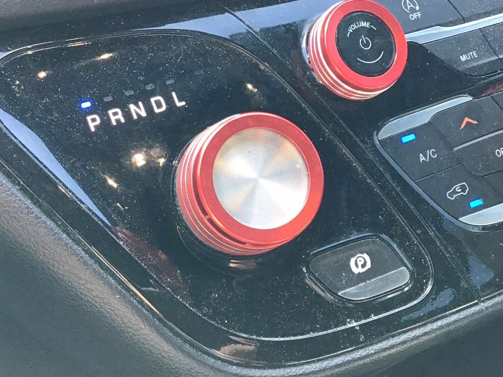 2019 Bright White Clearcoat Chrysler Pacifica Touring L Plus FWD Van