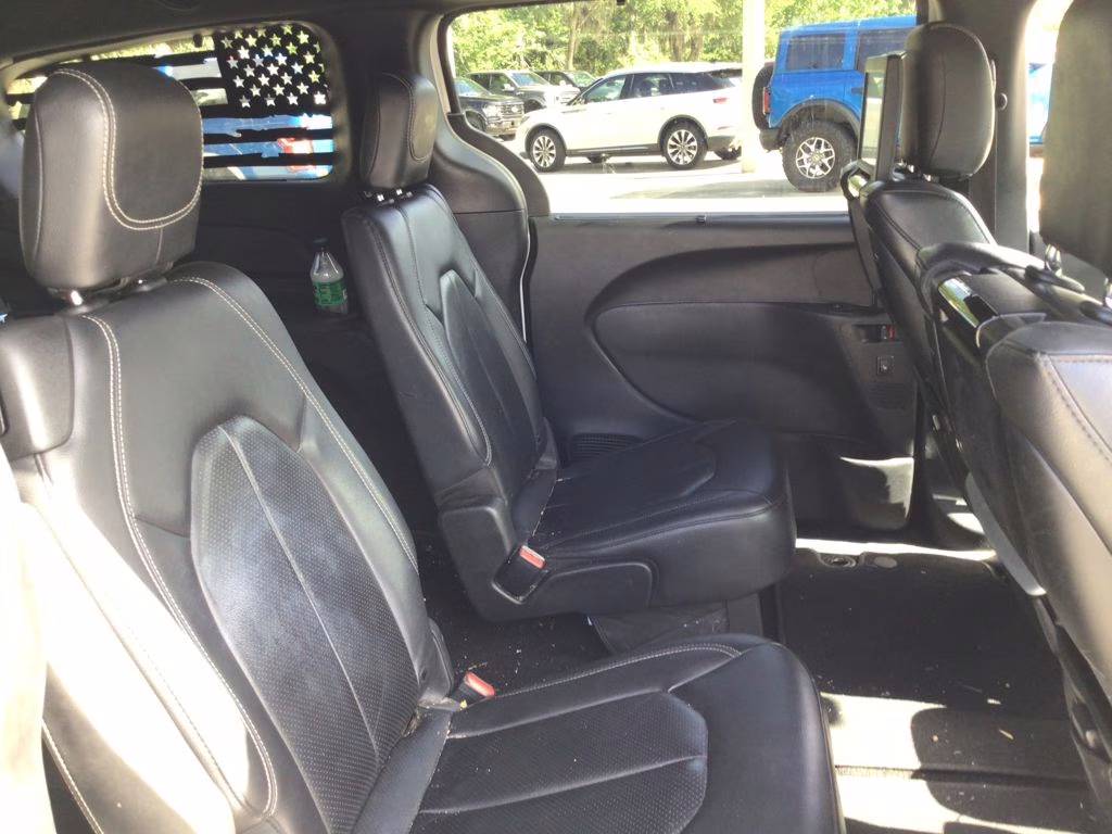 2019 Bright White Clearcoat Chrysler Pacifica Touring L Plus FWD Van