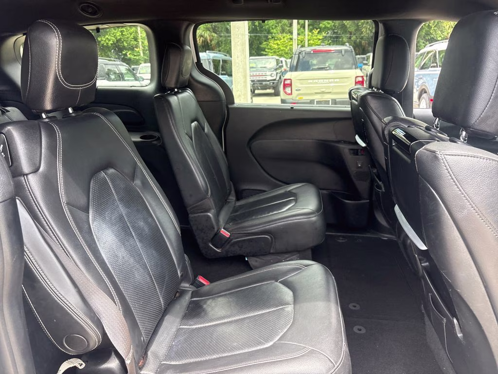 2019 Bright White Clearcoat Chrysler Pacifica Touring L Plus FWD Van