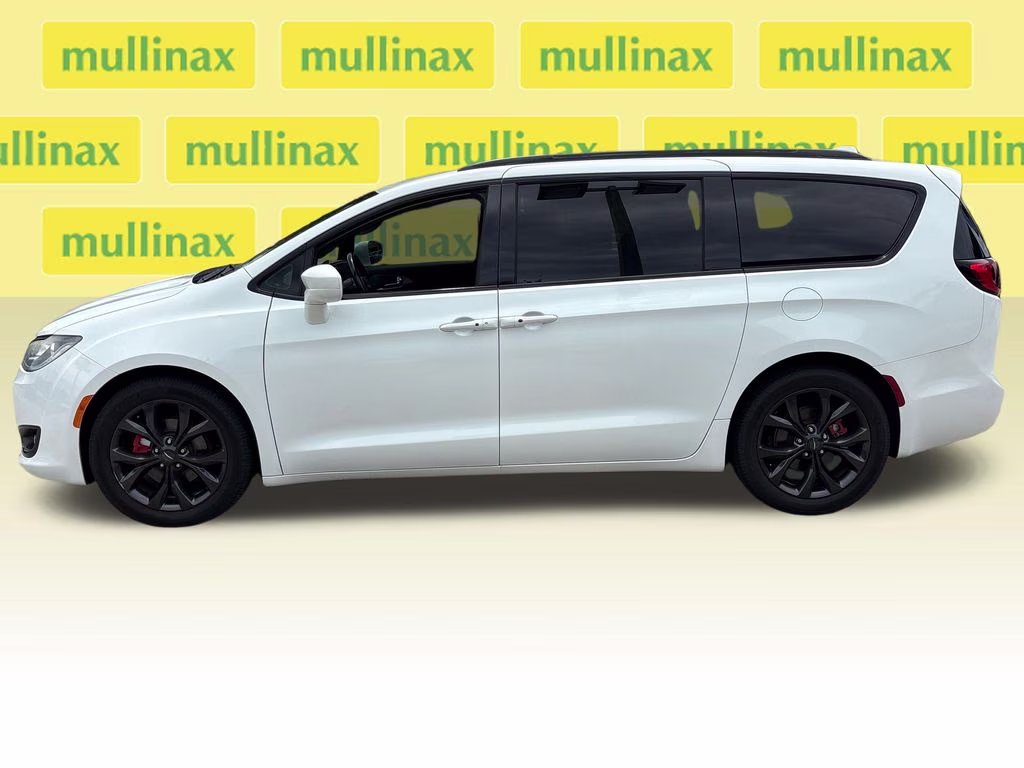 2019 Bright White Clearcoat Chrysler Pacifica Touring L Plus FWD Van