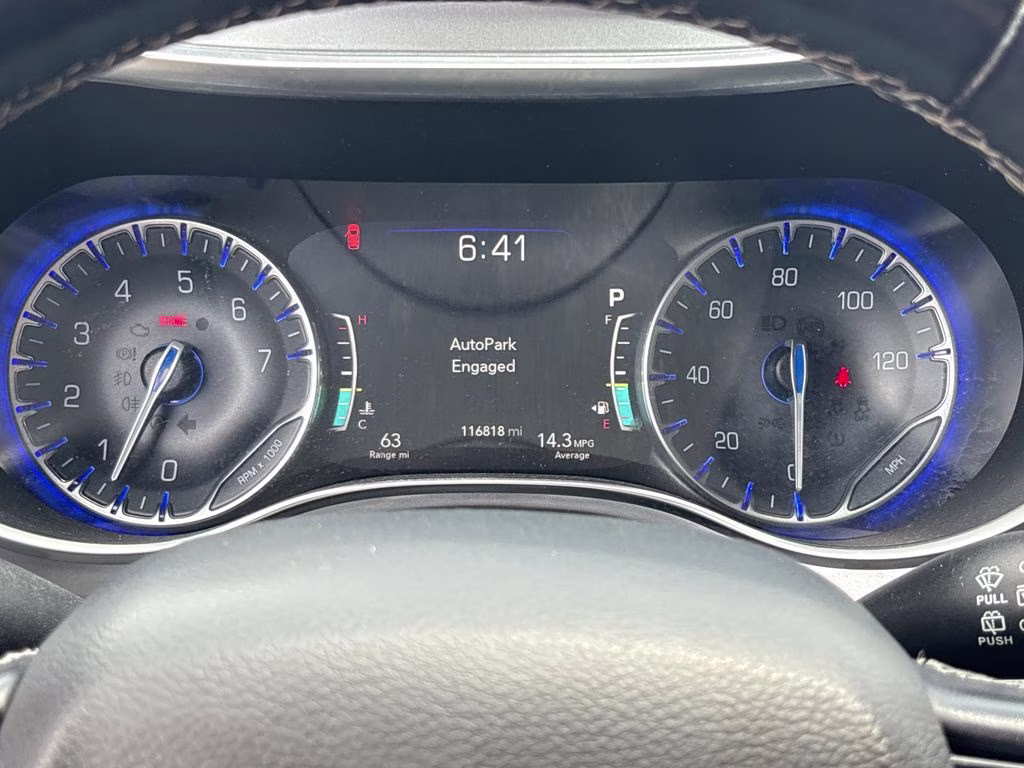2019 Bright White Clearcoat Chrysler Pacifica Touring L Plus FWD Van