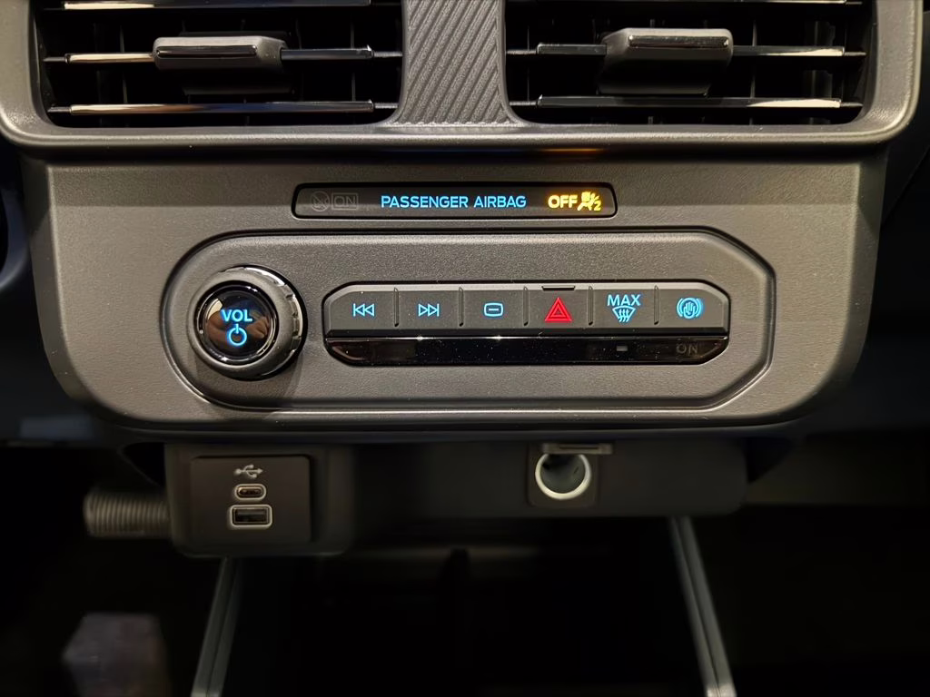 2026 Oxford White Ford Maverick XL FWD Truck