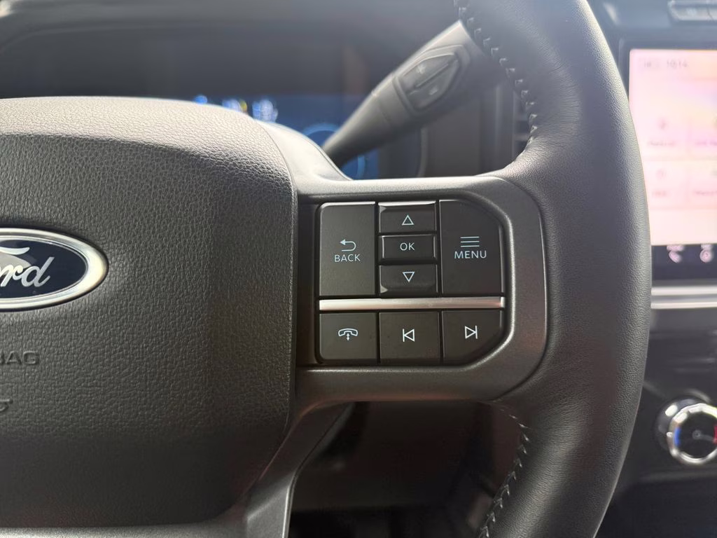 2024 White Metallic Ford Super Duty F-350 SRW Lariat 4X4 Truck