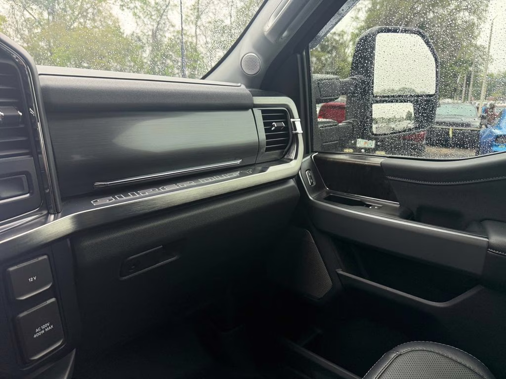 2024 White Metallic Ford Super Duty F-350 SRW Lariat 4X4 Truck