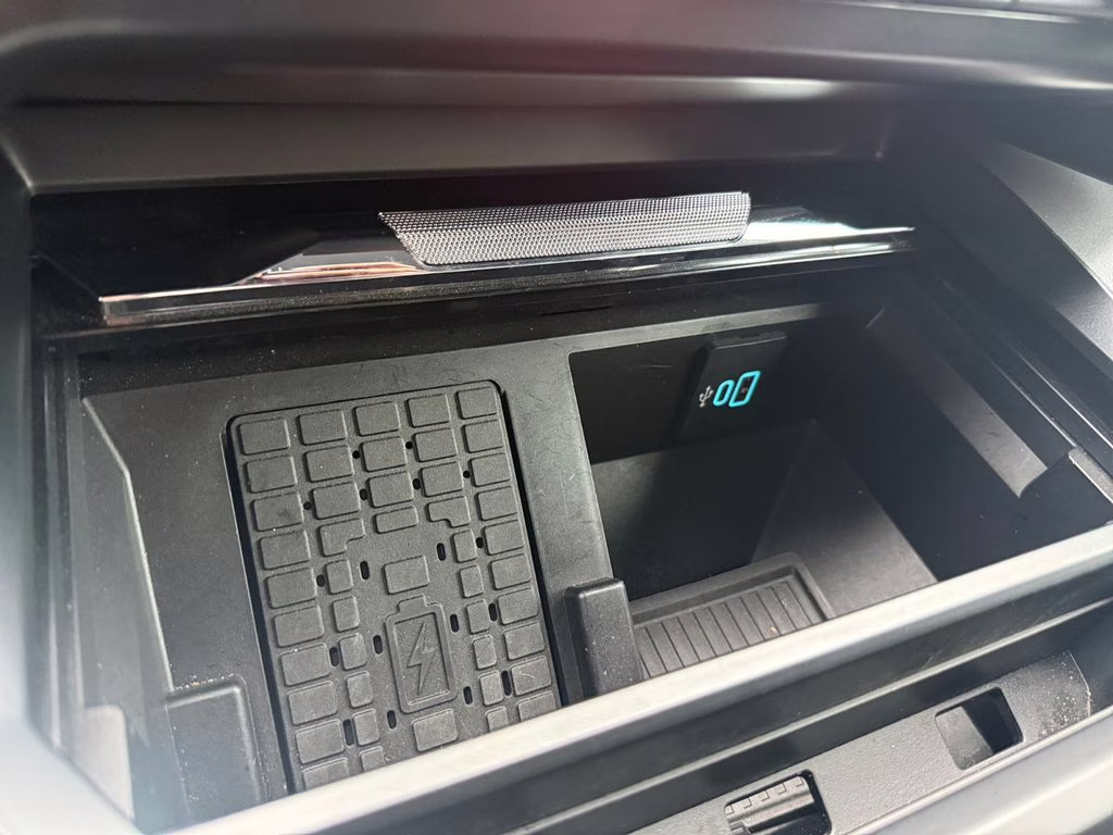 2024 White Metallic Ford Super Duty F-350 SRW Lariat 4X4 Truck