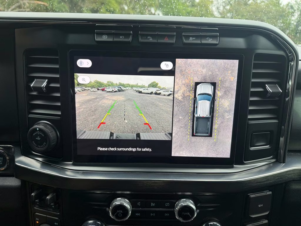 2024 White Metallic Ford Super Duty F-350 SRW Lariat 4X4 Truck