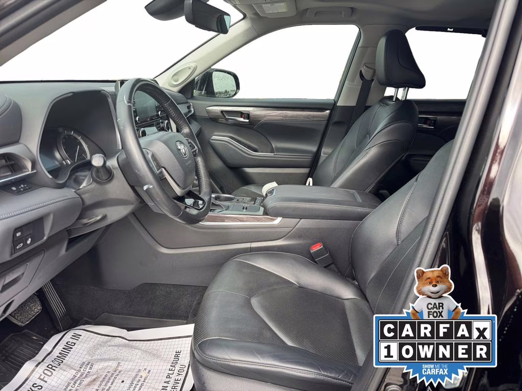 2022 Moon Dust Toyota Highlander Limited FWD SUV