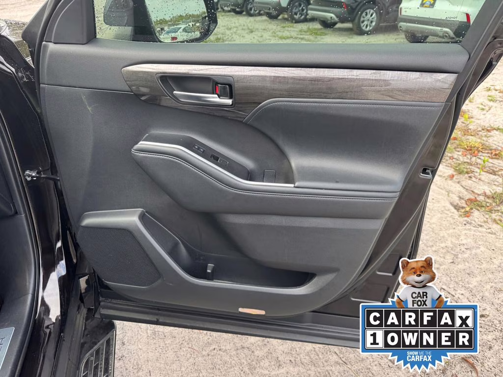 2022 Moon Dust Toyota Highlander Limited FWD SUV