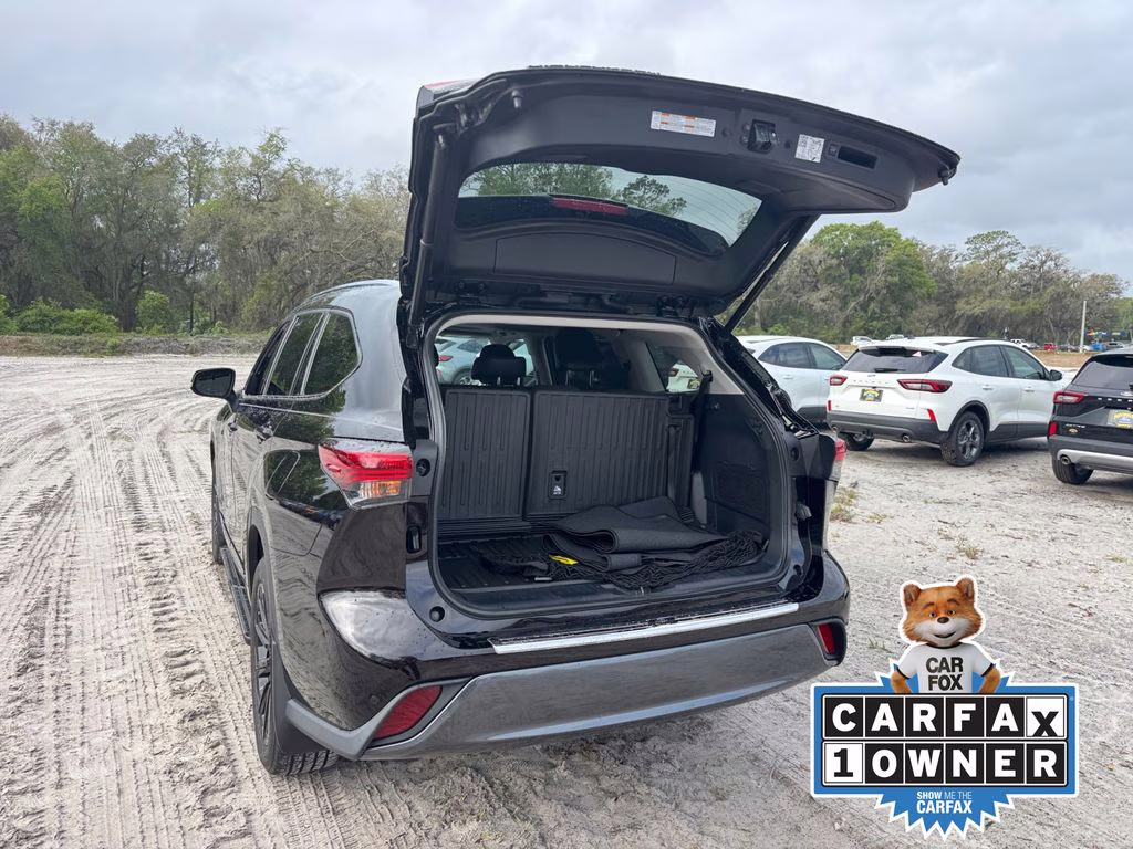 2022 Moon Dust Toyota Highlander Limited FWD SUV