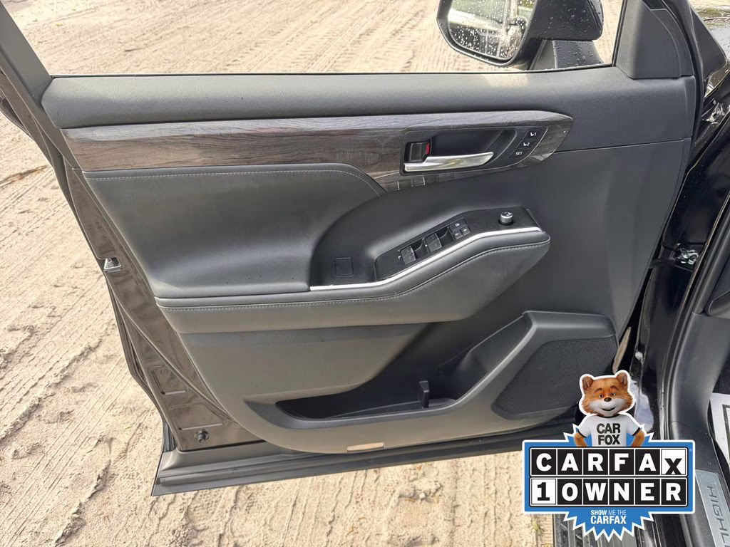 2022 Moon Dust Toyota Highlander Limited FWD SUV