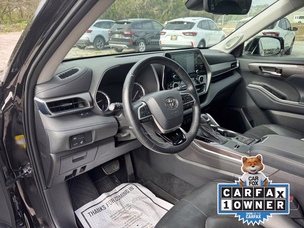 2022 Moon Dust Toyota Highlander Limited FWD SUV
