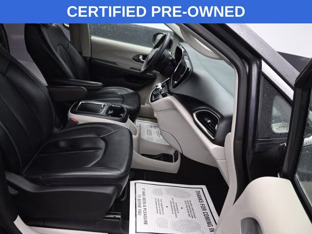 2023 Granite Crystal Metallic Clearcoat Chrysler Pacifica Touring L FWD Van