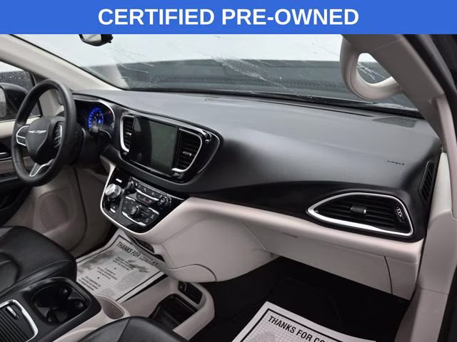 2023 Granite Crystal Metallic Clearcoat Chrysler Pacifica Touring L FWD Van