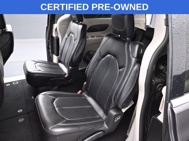 2023 Granite Crystal Metallic Clearcoat Chrysler Pacifica Touring L FWD Van