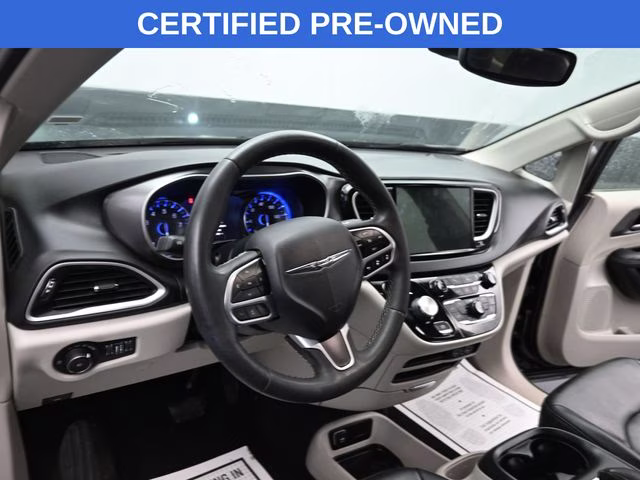 2023 Granite Crystal Metallic Clearcoat Chrysler Pacifica Touring L FWD Van