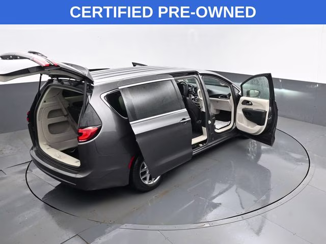 2023 Granite Crystal Metallic Clearcoat Chrysler Pacifica Touring L FWD Van