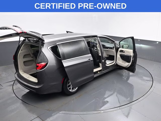 2023 Granite Crystal Metallic Clearcoat Chrysler Pacifica Touring L FWD Van
