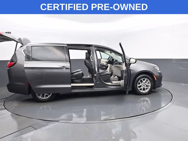 2023 Granite Crystal Metallic Clearcoat Chrysler Pacifica Touring L FWD Van