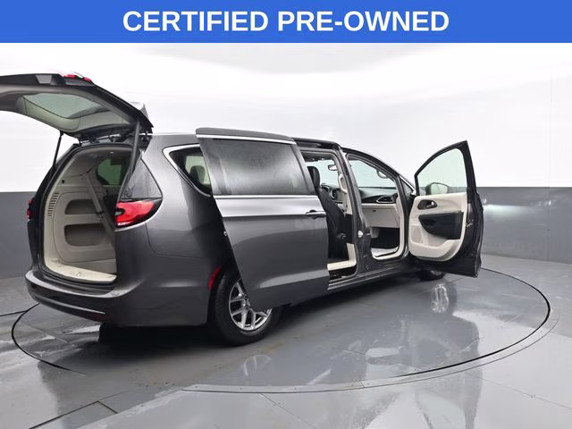2023 Granite Crystal Metallic Clearcoat Chrysler Pacifica Touring L FWD Van