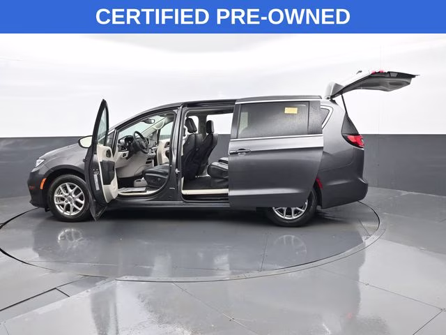 2023 Granite Crystal Metallic Clearcoat Chrysler Pacifica Touring L FWD Van