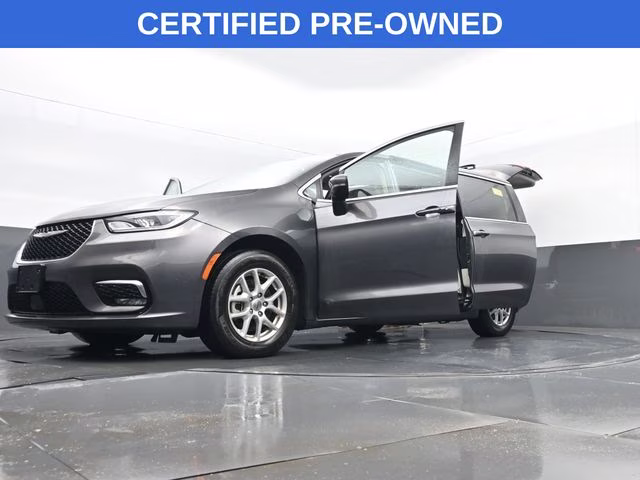 2023 Granite Crystal Metallic Clearcoat Chrysler Pacifica Touring L FWD Van
