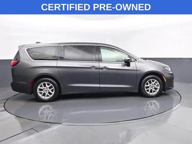 2023 Granite Crystal Metallic Clearcoat Chrysler Pacifica Touring L FWD Van