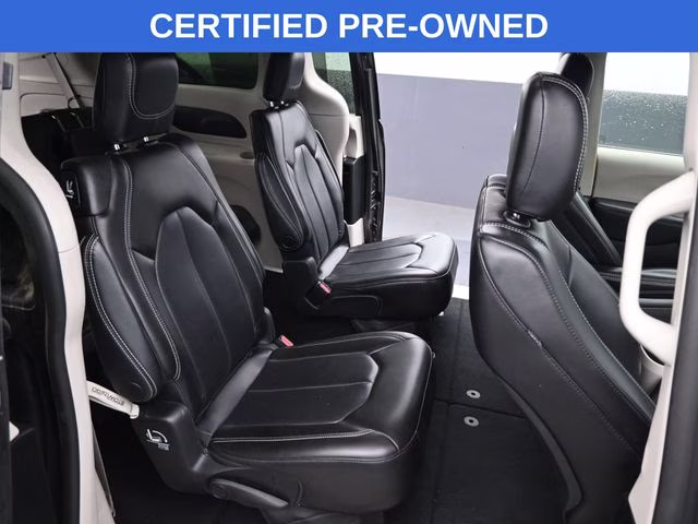 2023 Granite Crystal Metallic Clearcoat Chrysler Pacifica Touring L FWD Van
