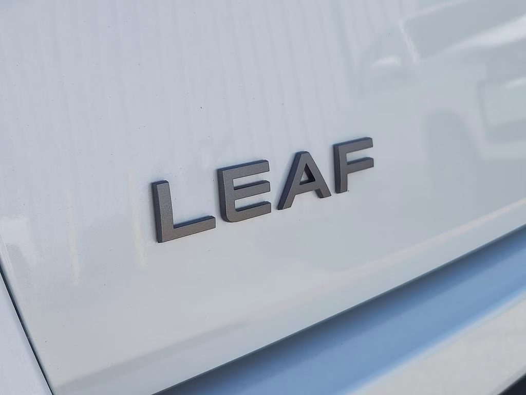 2026 Everest White Pearl Tricoat Nissan LEAF SV+ FWD SUV