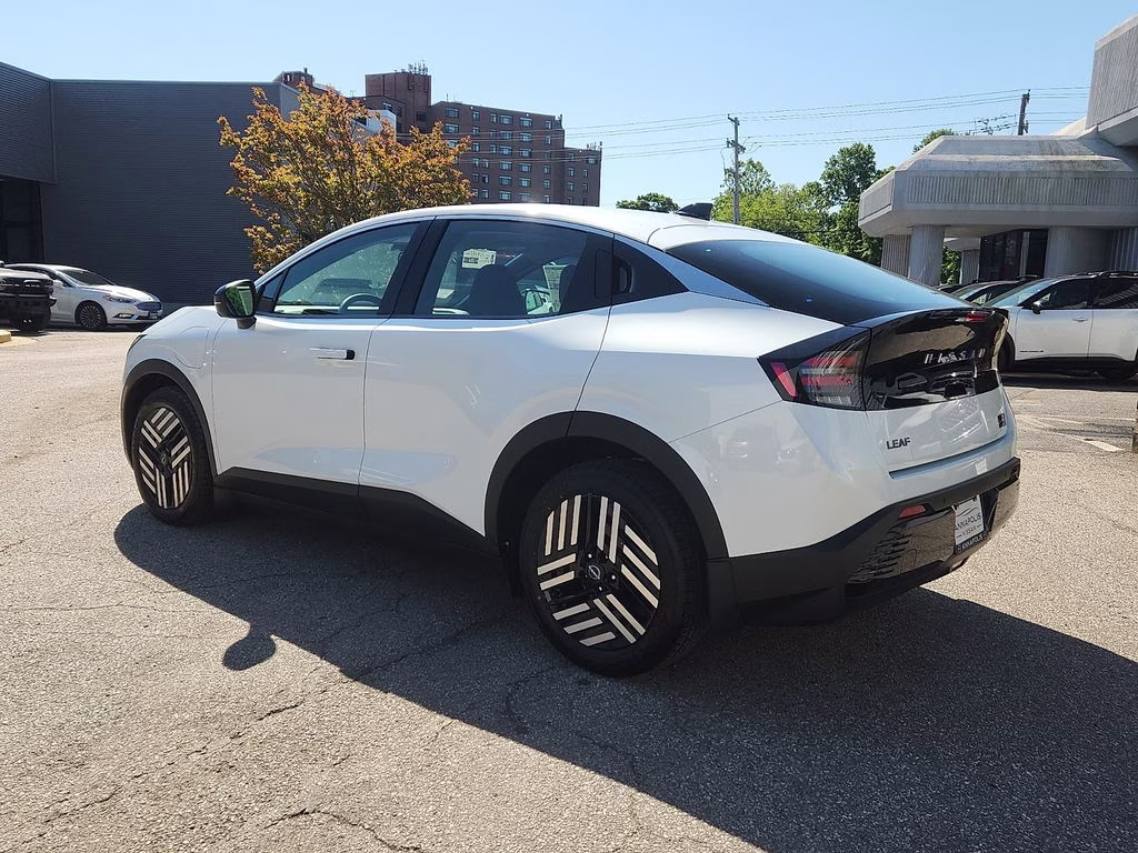 2026 Everest White Pearl Tricoat Nissan LEAF SV+ FWD SUV