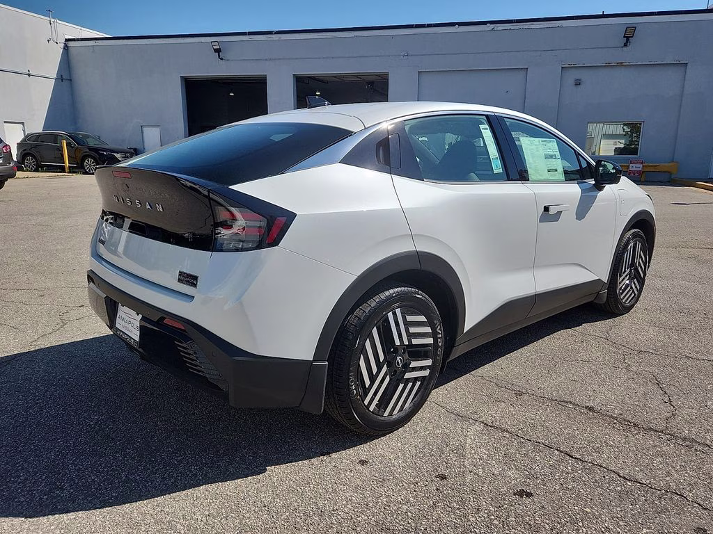 2026 Everest White Pearl Tricoat Nissan LEAF SV+ FWD SUV