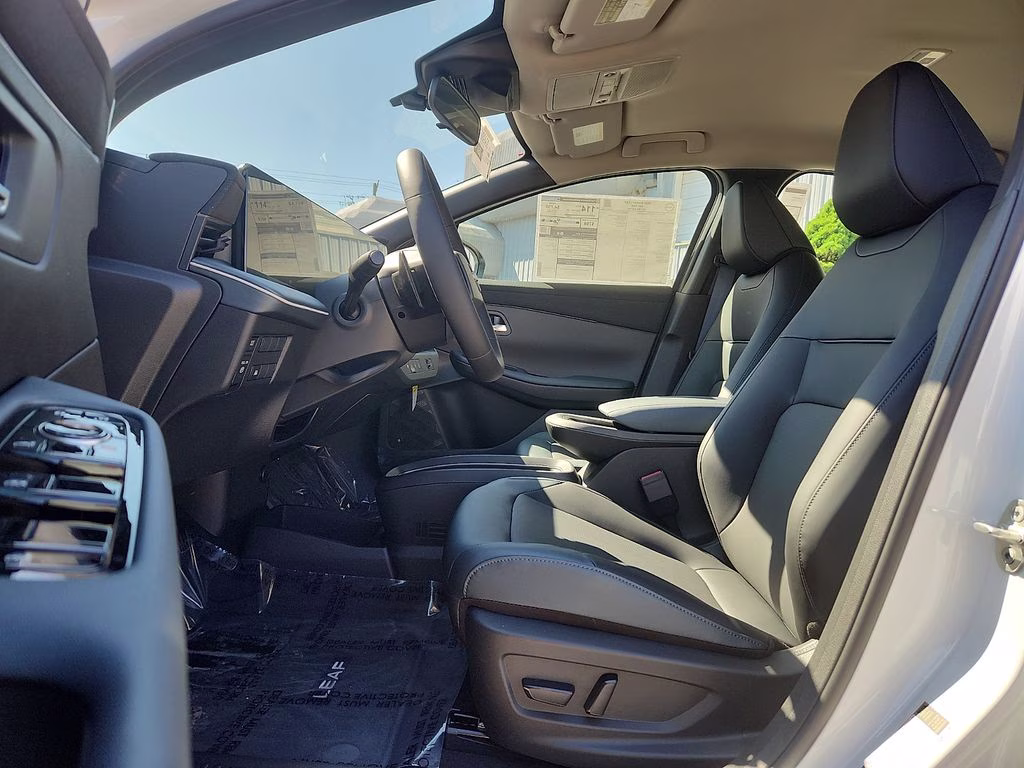 2026 Everest White Pearl Tricoat Nissan LEAF SV+ FWD SUV