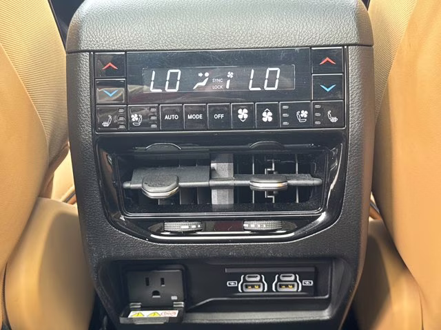 2022 Bright White Clearcoat Jeep Grand Cherokee L 4X4 SUV