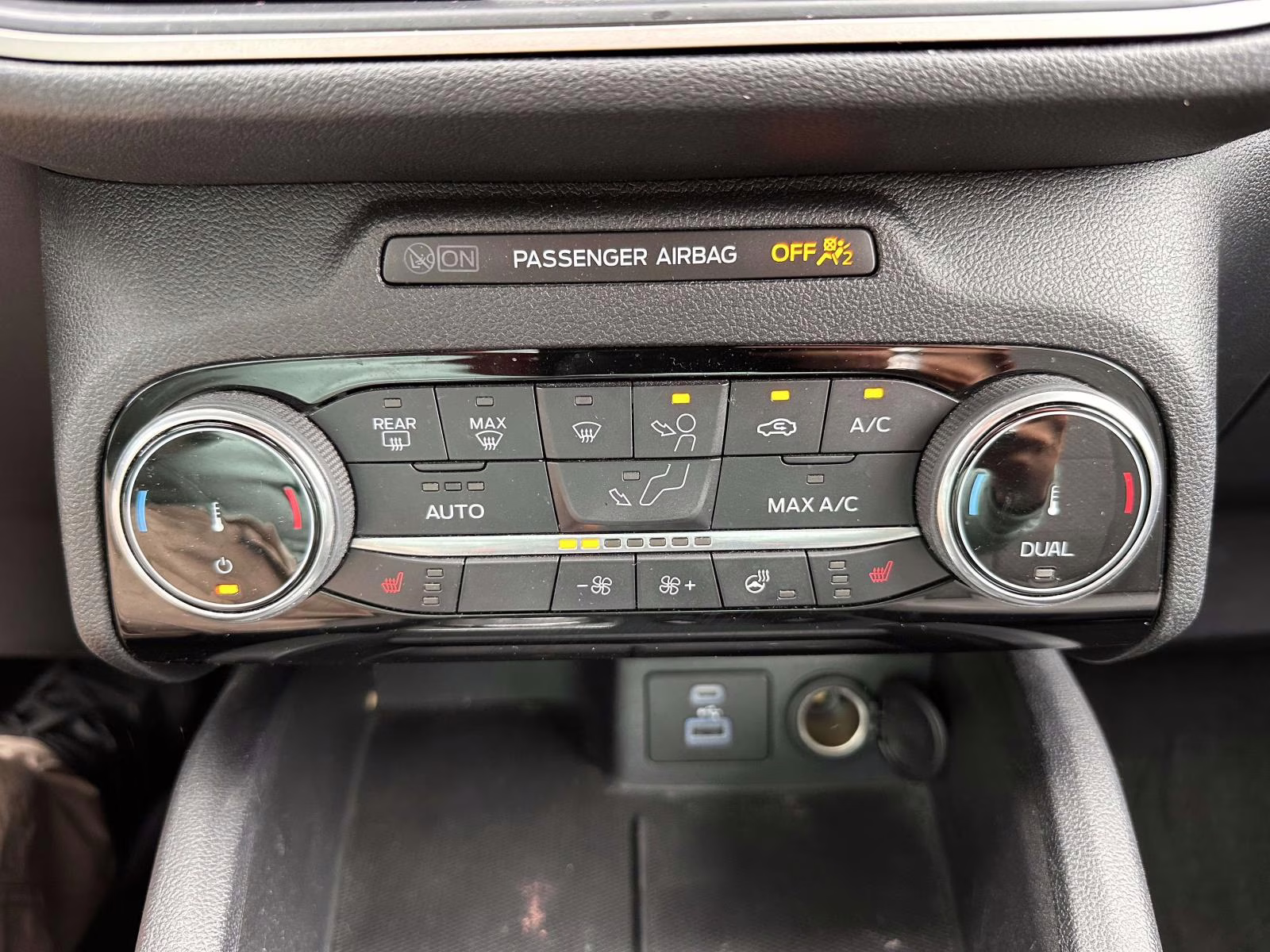 2022 Iconic Silver Metallic Ford Escape SE AWD AWD SUV