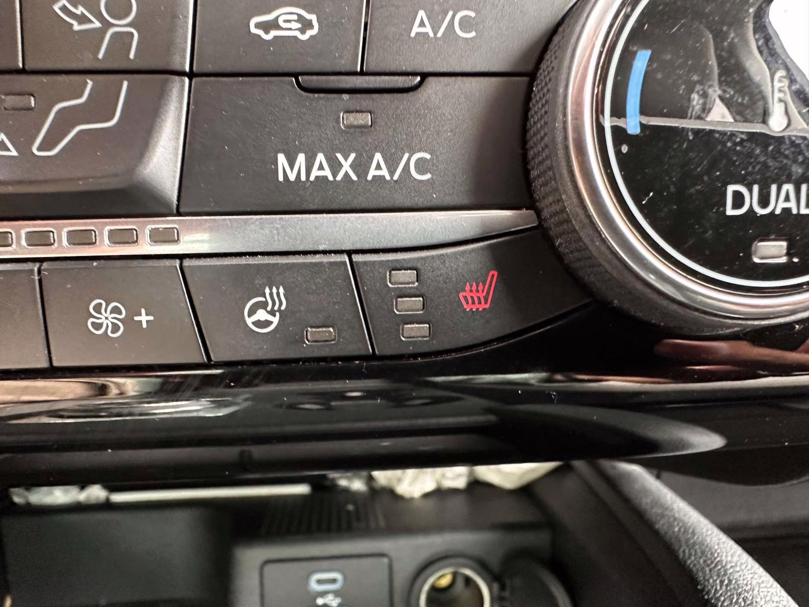 2022 Iconic Silver Metallic Ford Escape SE AWD AWD SUV