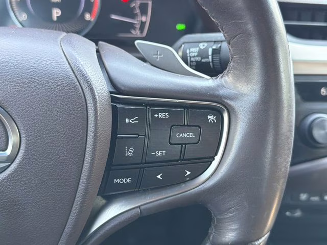 2019 Silver Lexus ES 350 FWD Sedan