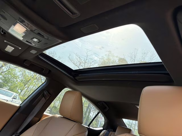 2019 Silver Lexus ES 350 FWD Sedan